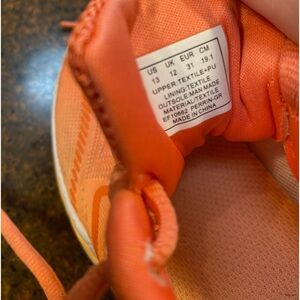 Kids Reebox tennis shoes Size 13 Orange/Pink
